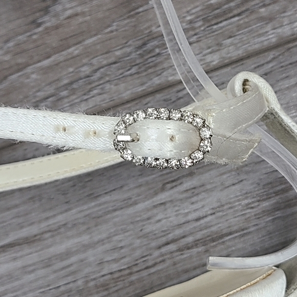 Touch Ups White Satin Strappy Wedding Sandals Size 7 - Picture 10 of 17